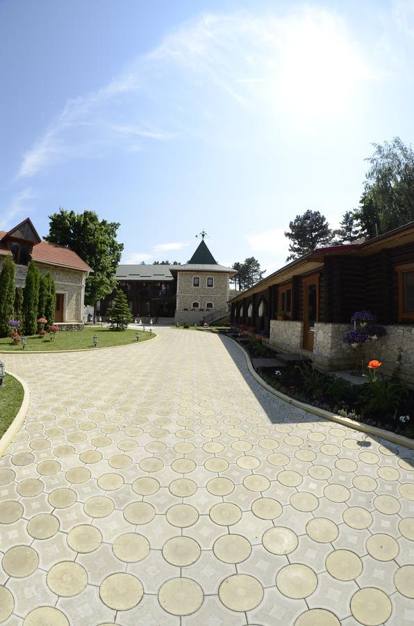 Curtea Boierului Hotel Peresecina Exterior photo
